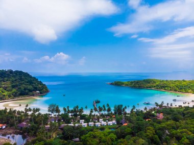 Plaj ve deniz paradise Island tatil için Hindistan cevizi hurma ağacı ile güzel havadan görünümü