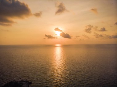 Seyahat ve tatil için deniz ve okyanus manzara havadan görünümü