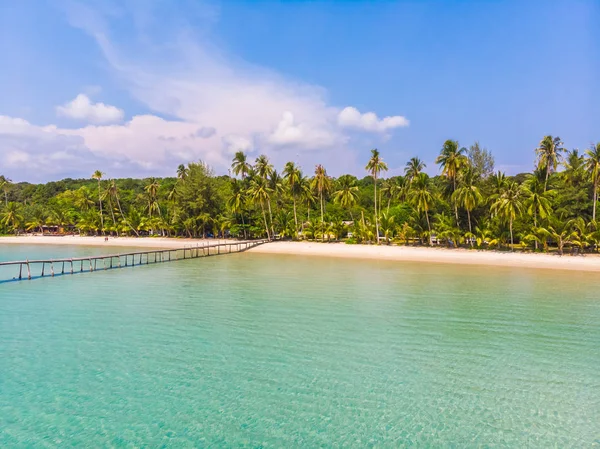 Bela Natureza Praia Tropical Mar Com Barco Caiaque Coqueiro Ilha — Fotografia de Stock