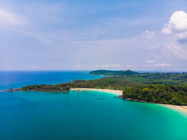 Plaj ve deniz paradise Island tatil için Hindistan cevizi hurma ağacı ile güzel havadan görünümü