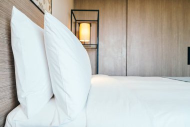 Otel yatak yatak dekorasyon iç beyaz yastık