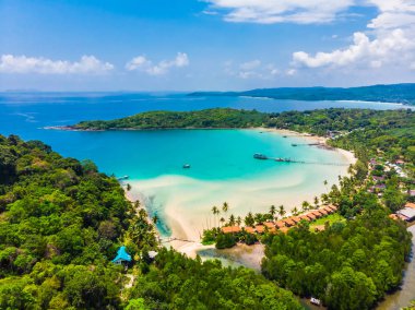 Plaj ve deniz paradise Island tatil için Hindistan cevizi hurma ağacı ile güzel havadan görünümü