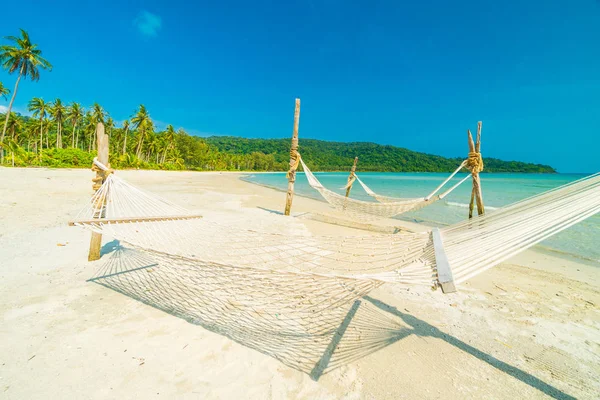 Hangmat Met Mooie Natuur Tropisch Strand Zee Met Cocon — Stockfoto