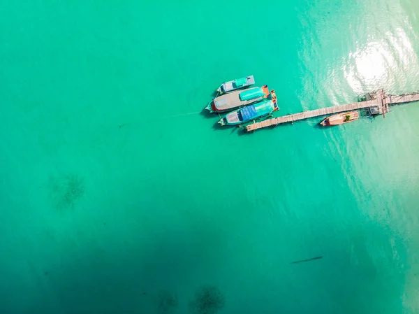 Deniz Okyanus Tatil Için Teknede Güzel Havadan Görünümü — Stok fotoğraf
