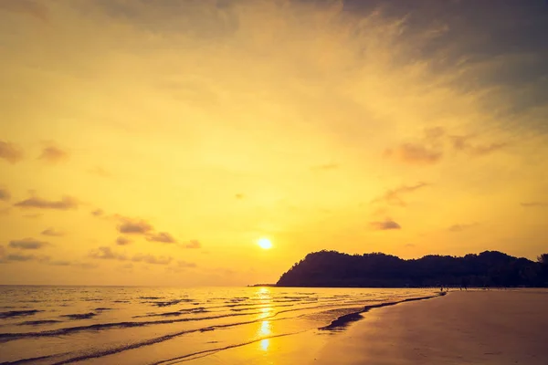 Bela Praia Tropical Mar Com Coqueiro Ilha Paradisíaca Pôr Sol — Fotografia de Stock