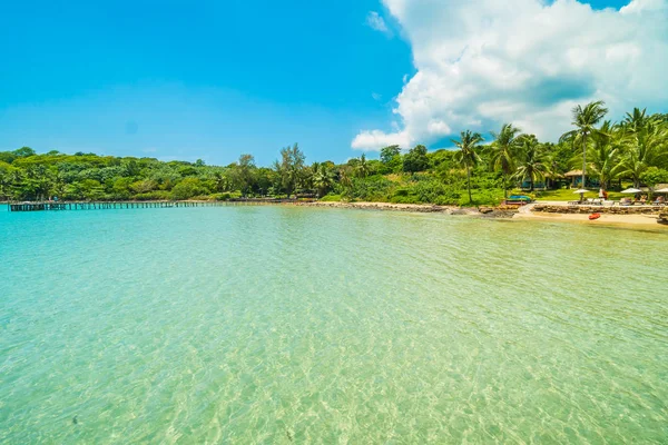 Bela Praia Tropical Mar Com Coqueiro Ilha Paradisíaca Para Viagens — Fotografia de Stock