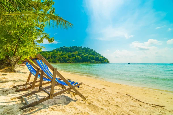 Chaise Sur Belle Plage Tropicale Mer Avec Cocotier Dans Île — Photo