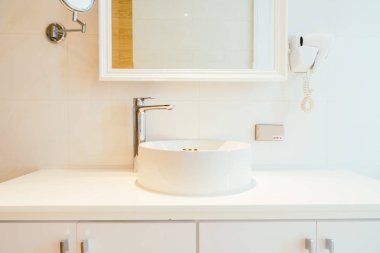 Musluk ve lavabo banyo iç dekorasyon