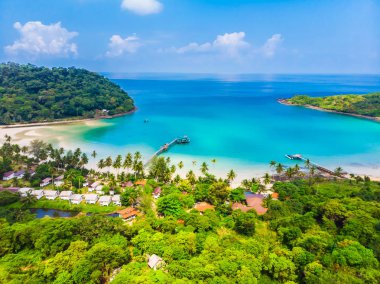 Plaj ve deniz paradise Island tatil için Hindistan cevizi hurma ağacı ile güzel havadan görünümü