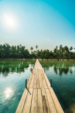 Ahşap köprü ya da plaj ve deniz iskelede