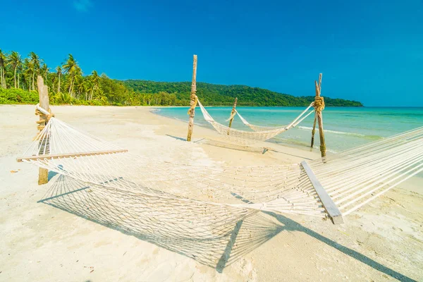 Hangmat Mooi Tropisch Strand Met Kokospalmen Zee Achtergrond — Stockfoto