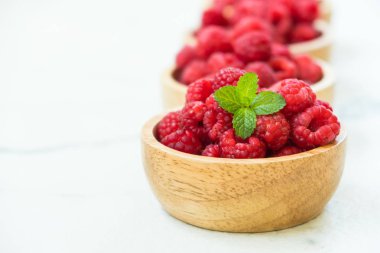 Kırmızı ahududu meyve