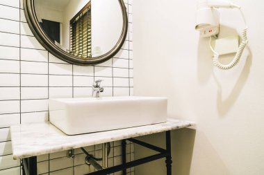 Musluk ve lavabo banyo dekorasyon