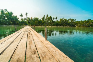 Ahşap köprü ya da plaj ve deniz iskelede