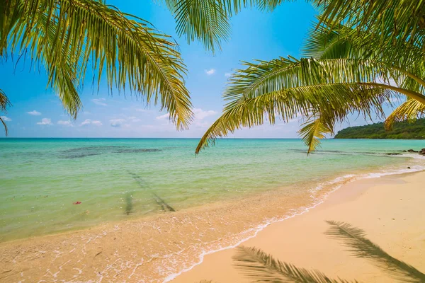 Prachtige Paradijseiland met zee en strand landschap — Stockfoto