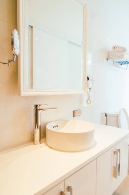 Musluk ve lavabo banyo dekorasyon