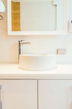 Musluk ve lavabo banyo dekorasyon