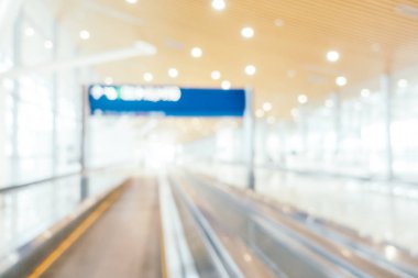 Soyut bulanıklık ve Havaalanı yolcu trans için terminal defocused