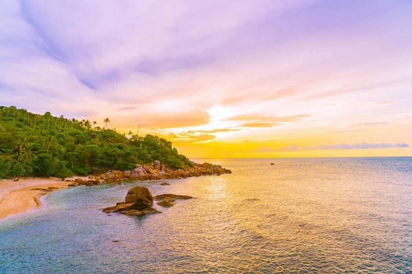 Samui Adası etrafında güzel açık tropikal plaj deniz ile Co — Stok fotoğraf