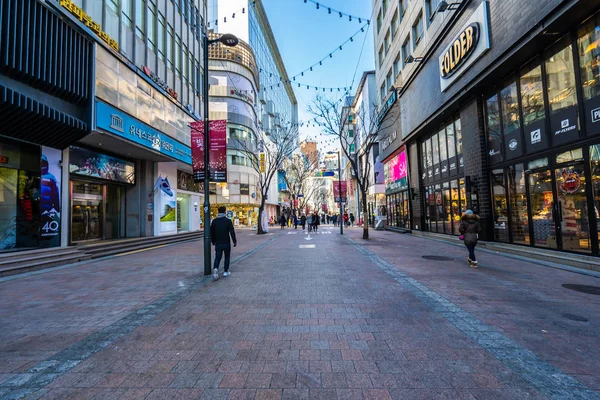 Seul, Coréia do Sul 10 dezembro 2018: Myeong dong mercado é o — Fotografia de Stock