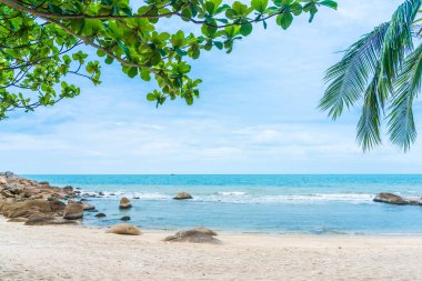Samui Adası etrafında güzel açık tropikal plaj deniz ile Co