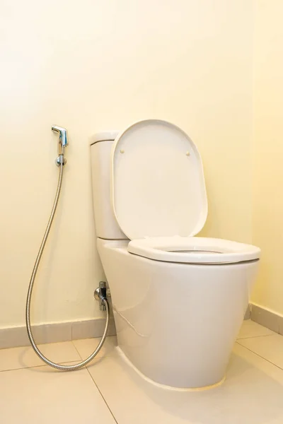 Wit toilet zetel Bowl decoratie interieur — Stockfoto