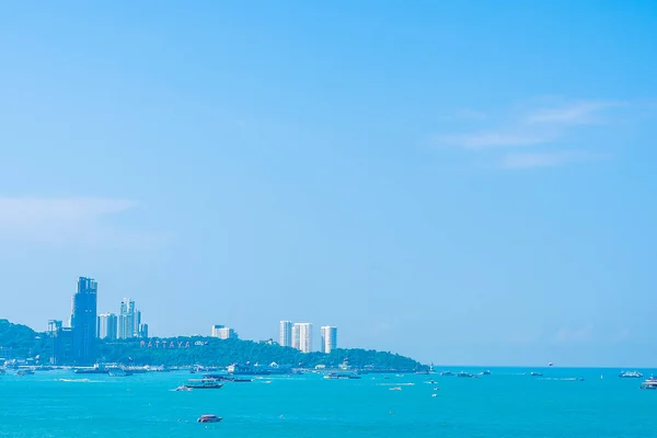 Beautiful landscape and sea ocean with white cloud and blue sky — Stock Photo, Image