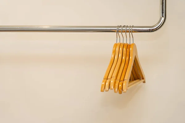 Kleding hanger decoratie interieur van de kamer — Stockfoto