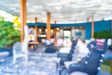 Otel lobisinin içi bulanık.