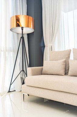 Kanepe sandalyede rahat yastık