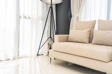 Kanepe sandalyede rahat yastık