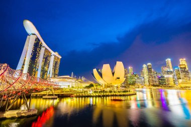 Gökdelen marina defne içinde etrafında bina güzel mimari 