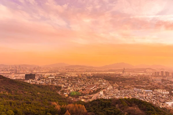 首尔市美丽的风景和城市景观 — 图库照片