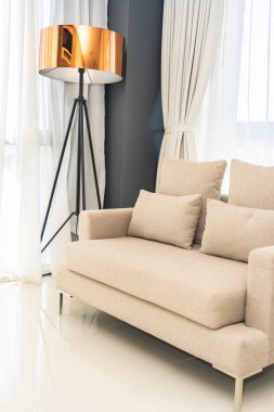 Kanepe sandalyede rahat yastık