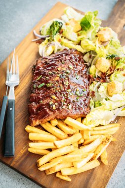 Izgara Barbekü domuz eti ripleri