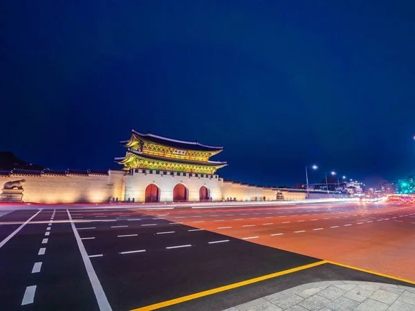 Beau bâtiment d'architecture du palais gyeongbokgung — Photo