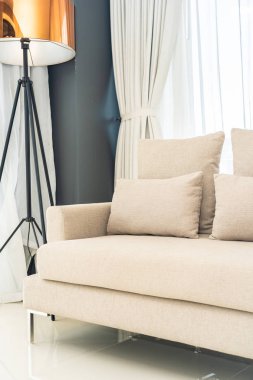 Kanepe sandalyede rahat yastık