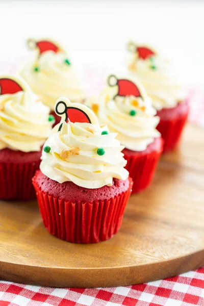 Söta dessert med cupcake röd sammet — Stockfoto