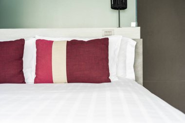 Güzel rahat yastık ve battaniye Yatak Dekorasyon