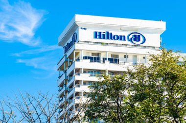 Hua hin , Tayland - 2 Mayıs 2019 : Hilton otel ve tatil yeri işareti i