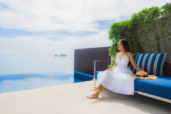 Portrait young asian woman relax smile happy around swimming poo — Stock Photo, Image