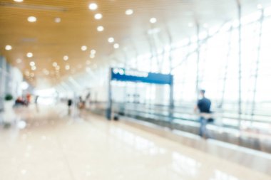 Soyut bulanıklık ve Havaalanı yolcu trans için terminal defocused