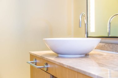 Su musluk ve lavabo dekorasyon iç