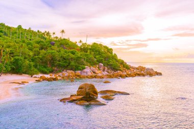 Samui Adası etrafında güzel açık tropikal plaj deniz ile Co