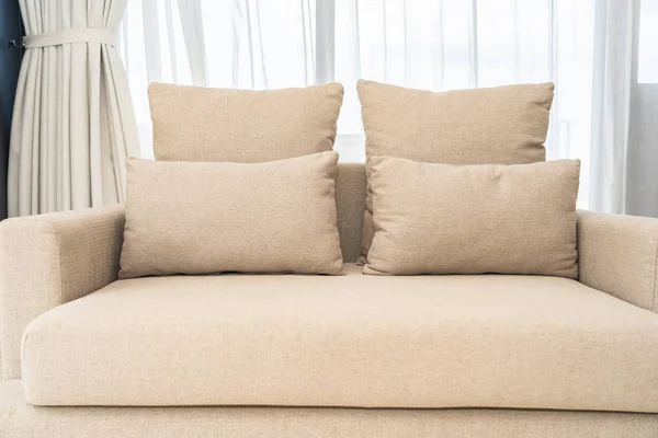 Cómoda almohada en la silla del sofá — Foto de Stock