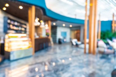 Otel lobisinin içi bulanık.