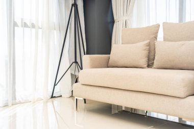 Kanepe sandalyede rahat yastık