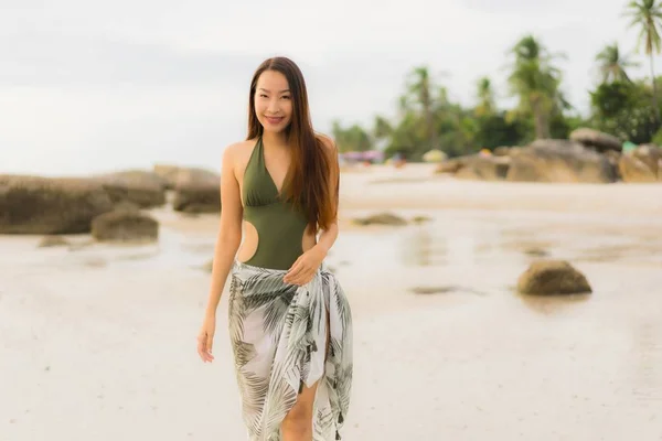 Portrait beautiful asian women happy smile relax on the tropical — Stock Photo, Image