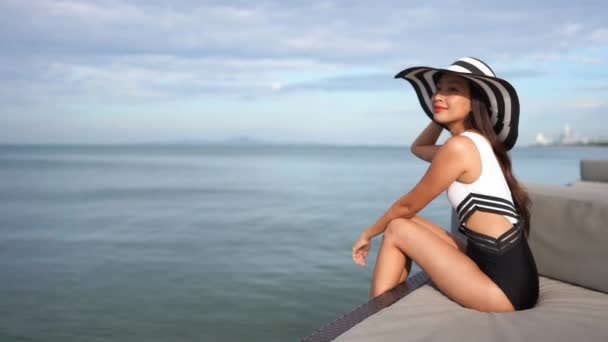 Imagens Bela Mulher Asiática Praia Durante Férias Verão — Vídeo de Stock