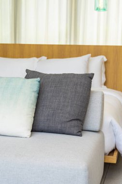 Kanepe sandalyede rahat yastık
